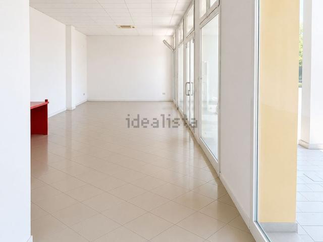 Locale in affitto di 75 m² in Via Guglielmo Marconi