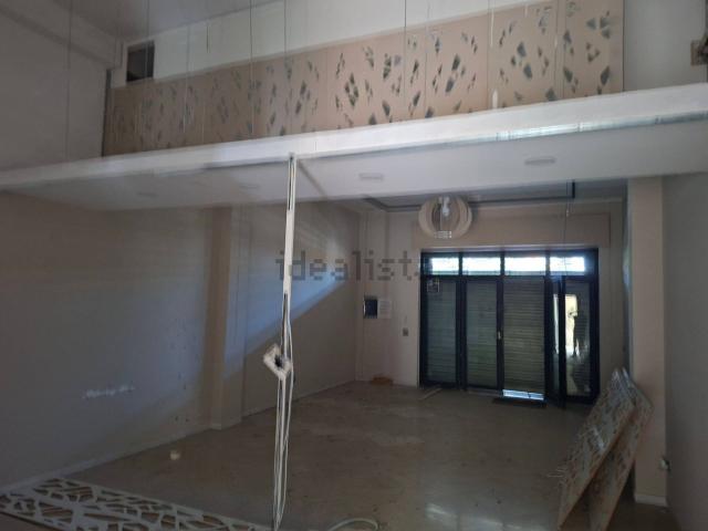 Locale in affitto di 75 m² in Viale Europa, 4