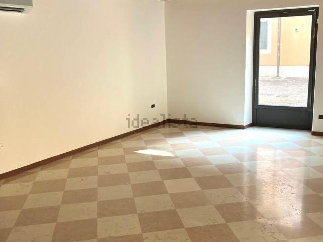 Locale in affitto di 75 m²