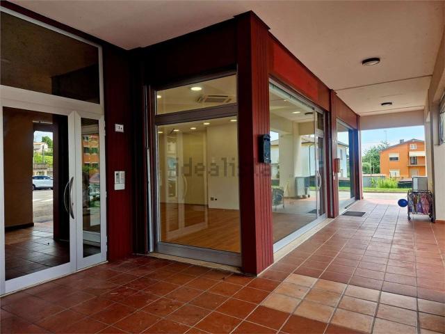 Locale in affitto di 75 m²
