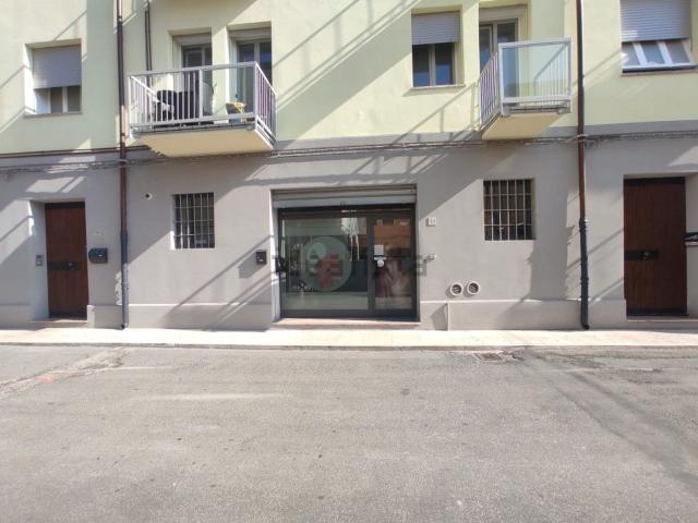 Locale in affitto di 75 m²