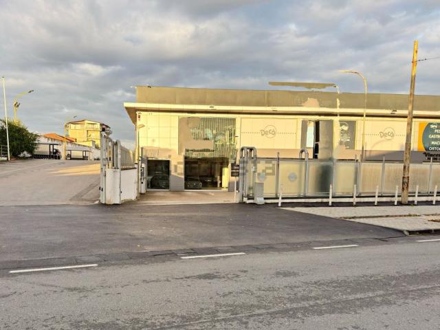 Capannone in affitto di 767 m² in Via Antonio Gramsci, 10