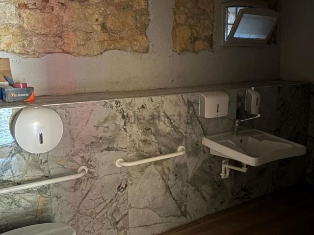 Locale in affitto di 76 m² in Via dei Mutilati