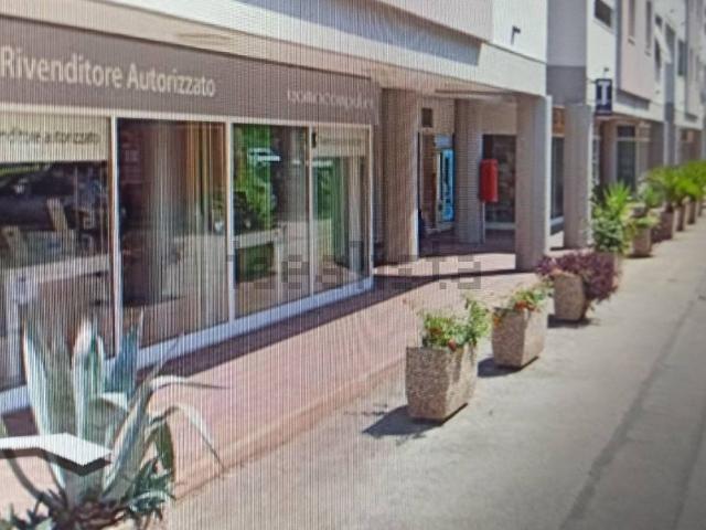 Locale in affitto di 76 m² in Via Enrico Fermi, 208