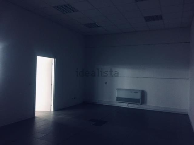 Locale in affitto di 770 m² in Via calamandrei