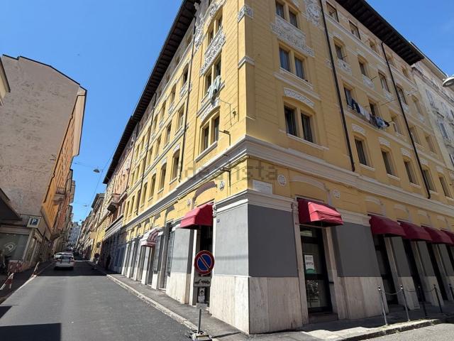 Locale in affitto di 78 m² in Via della Madonnina, 9