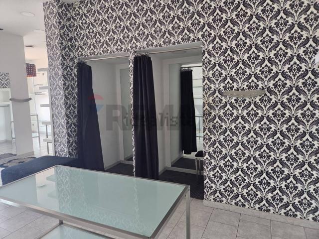 Locale in affitto di 78 m² in Via IV Novembre, 20