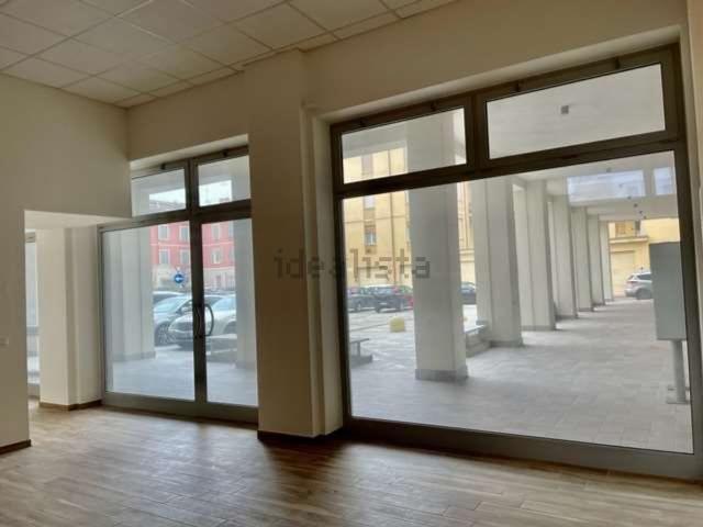 Locale in affitto di 79 m² in Piazza Celso Ceretti, 113