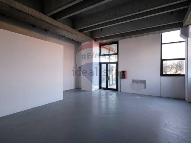 Locale in affitto di 79 m² in Via Don Giulio Carminati, 65