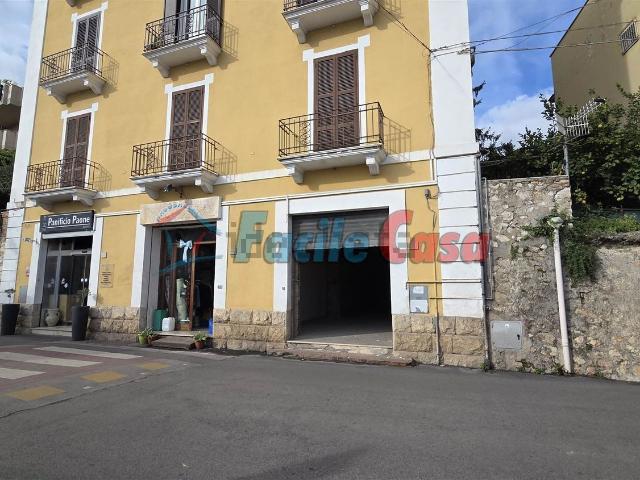 Locale in affitto di 79 m² in Via Olivetani, 10