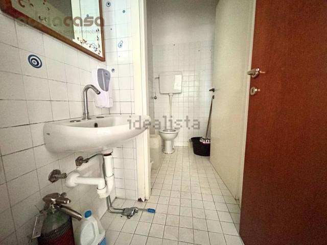 Locale in affitto di 83 m² in Via Adriatica