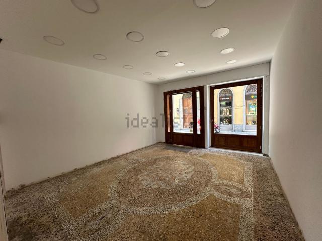 Locale in affitto di 83 m² in Via Cavour, 82