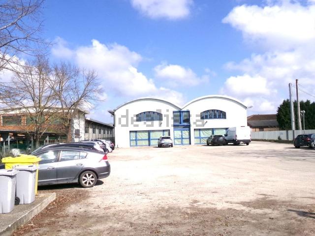 Locale in affitto di 83 m² in Via Cento, 6