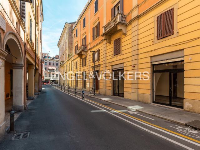 Locale in affitto di 83 m² in Via Frassinago