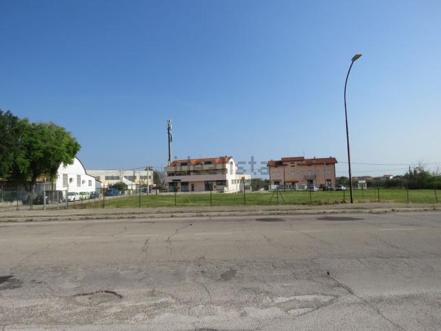 Locale in affitto di 800 m² in Via Nazionale per Lanciano, 80