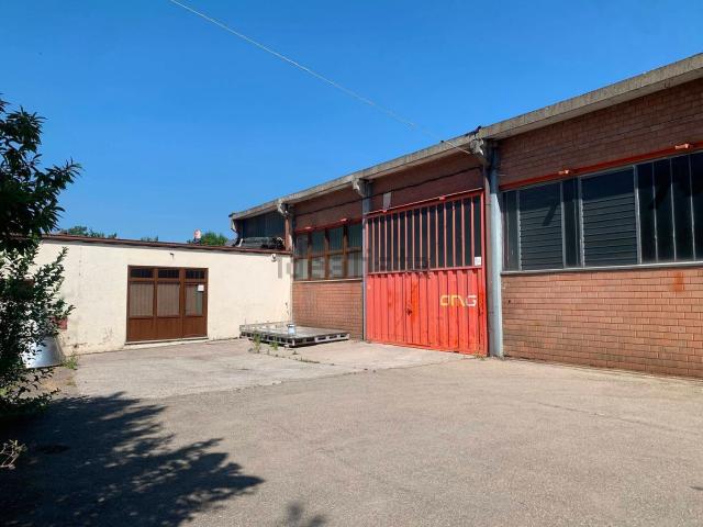 Locale in affitto di 800 m² in Via Pompeano
