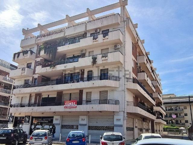 Locale in affitto di 800 m² in Via Paolo Telesforo