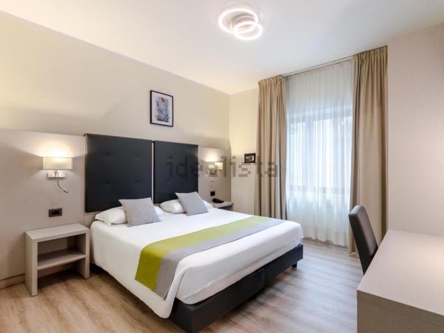 Locale in affitto di 800 m² in Piazza Erminio Ferretto