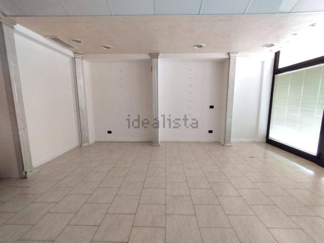 Locale in affitto di 80 m² in Piazza XXV Aprile