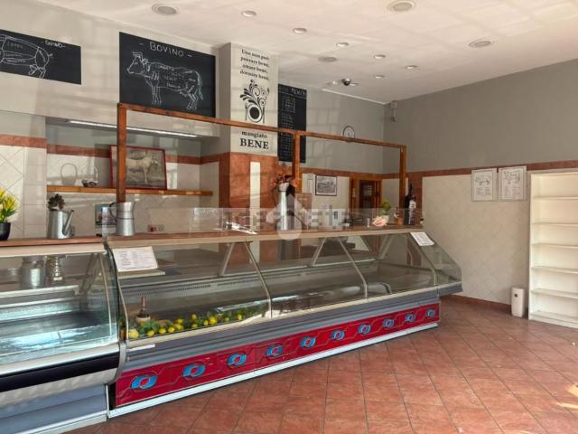 Locale in affitto di 80 m² in Piazza Andrea Costa