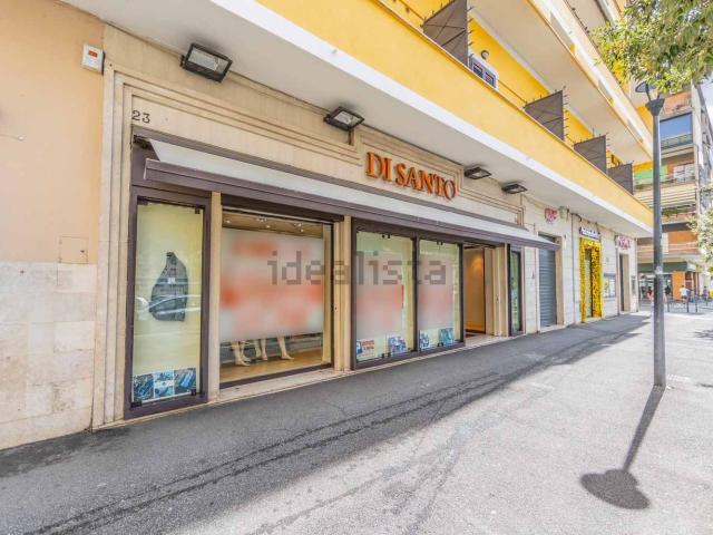 Locale in affitto di 80 m² in Piazza dei Mirti