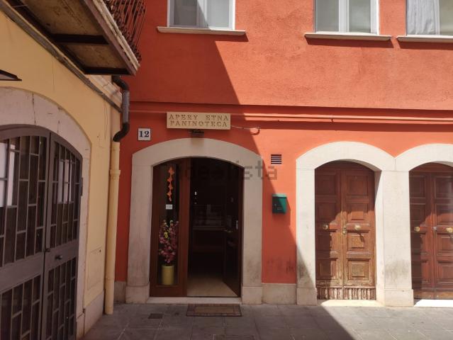 Locale in affitto di 80 m² in Piazza Duca della Verdura