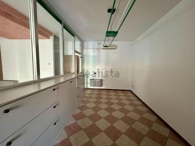 Locale in affitto di 80 m² in Piazza Generale Carlo Alberto dalla Chiesa, 18