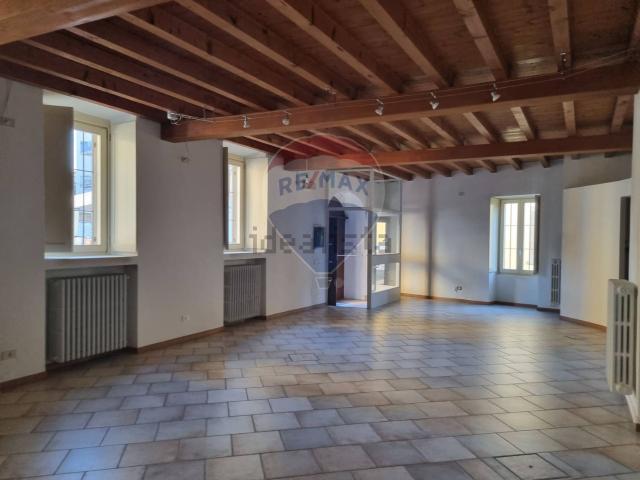 Locale in affitto di 80 m² in Piazza IV Novembre, 2