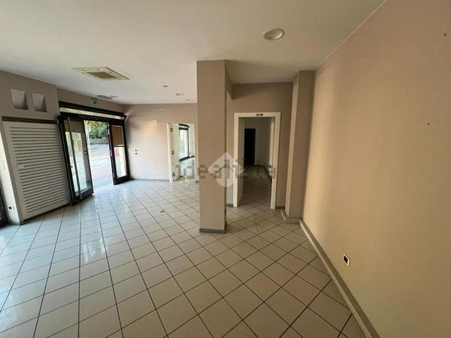 Locale in affitto di 80 m² in Via A. Manzoni, 137