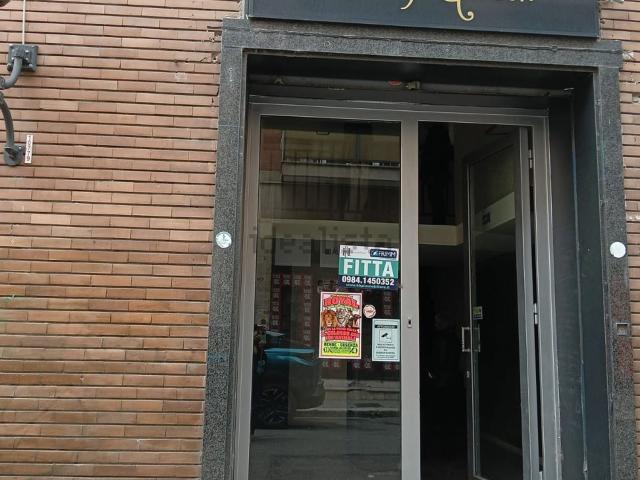 Locale in affitto di 80 m² in Via Adige