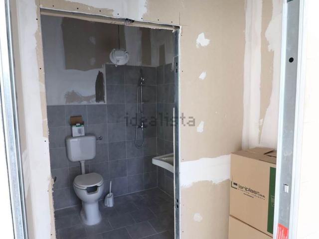 Locale in affitto di 80 m² in Via Alcide de Gasperi, 27