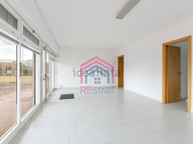 Locale in affitto di 80 m² in Via Alcide De Gasperi