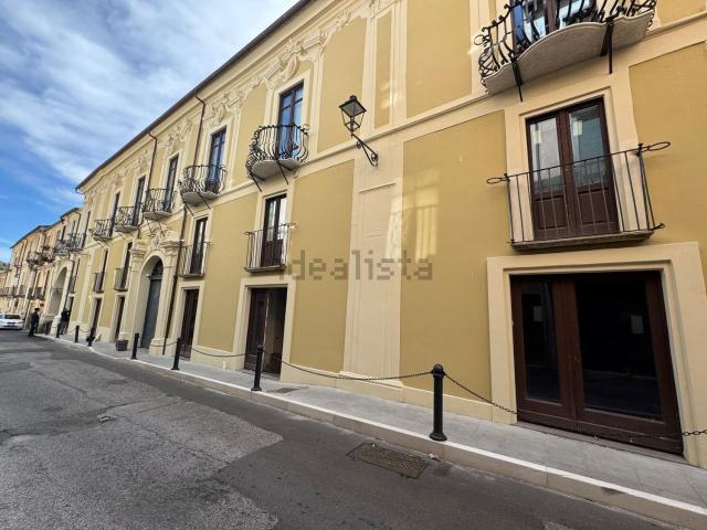 Locale in affitto di 80 m² in Via Antonio d&apos  Ippolito, 37