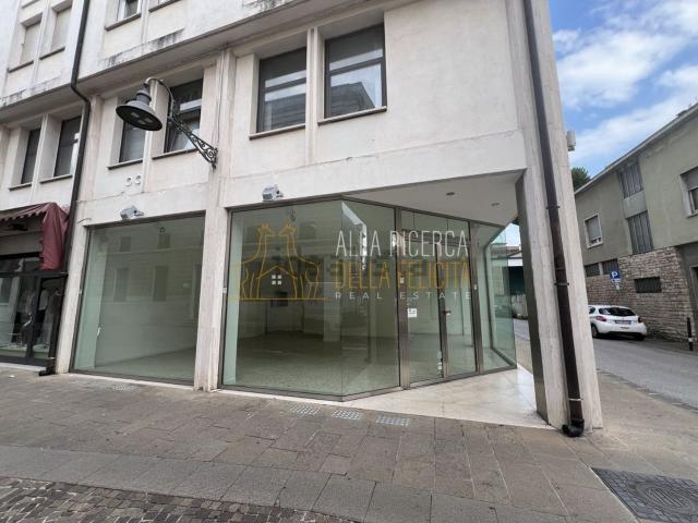 Locale in affitto di 80 m² in Via Battaglione Val Leogra