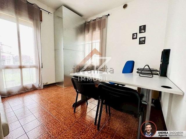 Locale in affitto di 80 m² in Via Canonica, 8