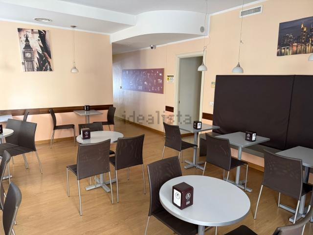 Locale in affitto di 80 m² in Via Centro, 10