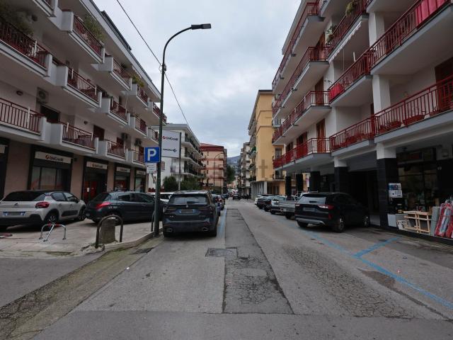 Locale in affitto di 90 m² in Via Clemente Tafuri, 11