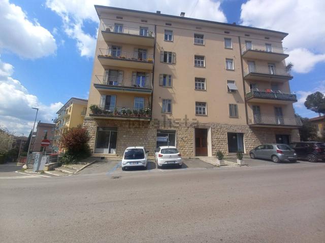 Locale in affitto di 80 m² in Via dei Filosofi, 53