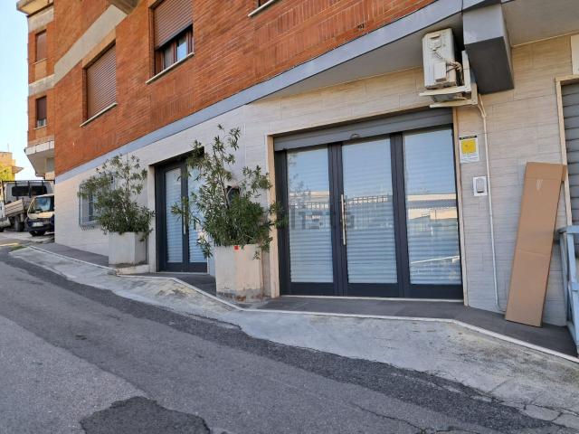 Locale in affitto di 80 m² in Via del Calasanzio, 44