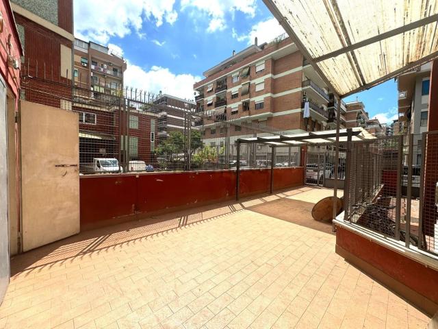 Locale in affitto di 80 m² in Via della Magliana, 138