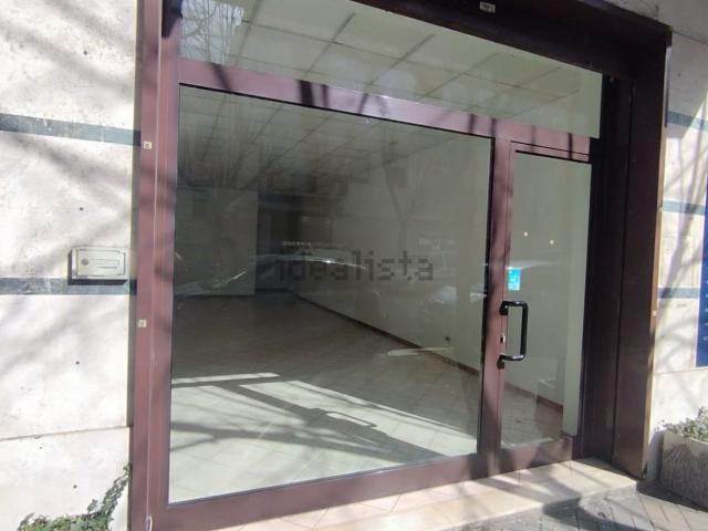 Locale in affitto di 80 m² in Via Enrico de Nicola