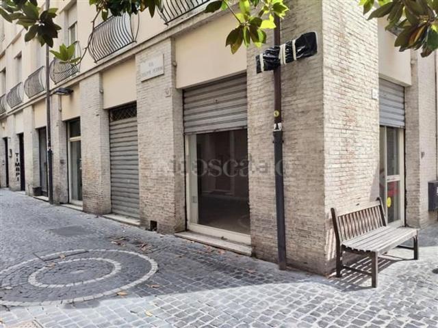 Locale in affitto di 80 m² in Via Federico Fratini