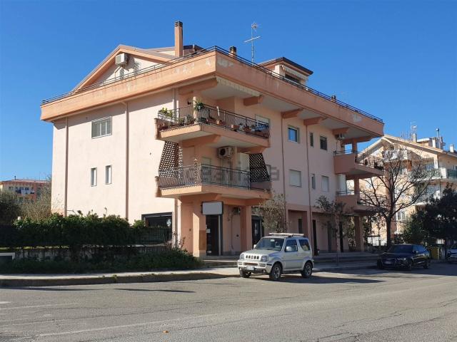 Locale in affitto di 80 m² in Via Fellino, 1