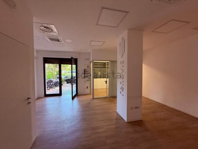 Locale in affitto di 80 m² in Via Francesco Valagussa