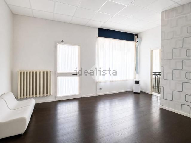 Locale in affitto di 80 m² in Via Friuli, 18