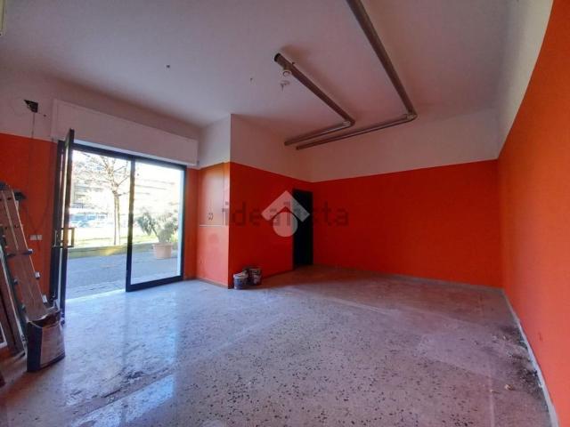 Locale in affitto di 80 m² in Via IV Novembre, 78