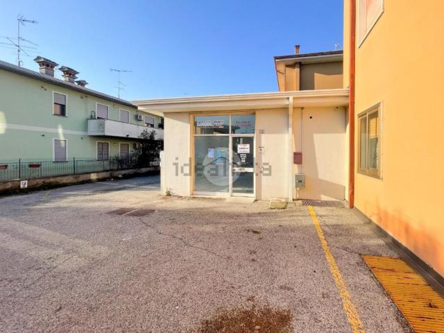 Locale in affitto di 80 m² in Via L. B. Alberti, 10