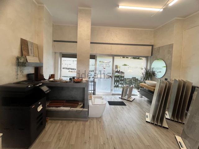 Locale in affitto di 80 m² in Via Luigi Einaudi, 49