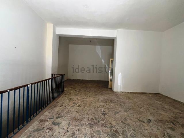 Locale in affitto di 80 m² in Via Lustro, 25