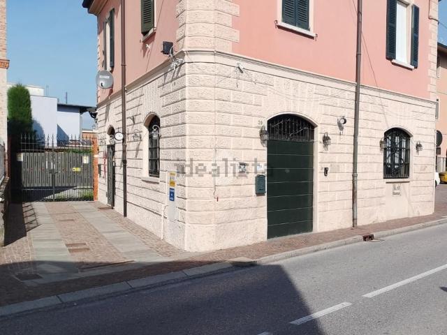 Locale in affitto di 80 m² in Via Martiri della Libertà, 39